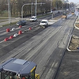 Przebudowa al. Piłsudskiego. Układanie asfaltu na jezdni północnej