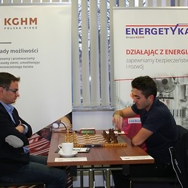 Wielkie szachy w Legnicy. Oskar Wieczorek wywalczył puchar wojewody