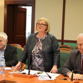 powiększ zdjęcie: Połączmy pokolenia apeluje Barbara Morawiec przewodnicząca rady seniorów