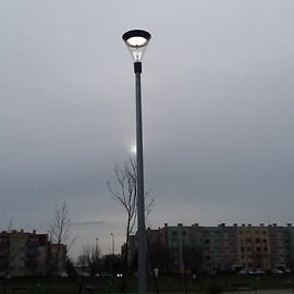 Park Piekary oświetlają już nowoczesne latarnie