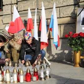 Wzruszenie, łzy, przejmująca cisza. Legniczanie pożegnali prezydenta Gdańska