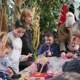 powiększ zdjęcie: Babcie i dziadkowie świętowali z wnukami w palmiarni