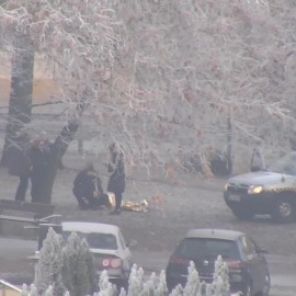 powiększ zdjęcie: Strażnicy pomogli uratować ludzi. My też możemy pomóc, wystarczy zareagować