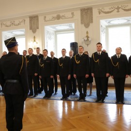 powiększ zdjęcie: Wojciech Huk oficjalnie powołany na komendanta legnickich strażaków