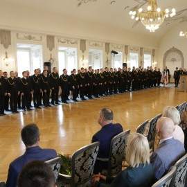powiększ zdjęcie: Wojciech Huk oficjalnie powołany na komendanta legnickich strażaków