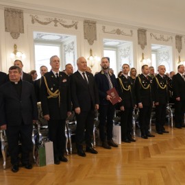 powiększ zdjęcie: Wojciech Huk oficjalnie powołany na komendanta legnickich strażaków
