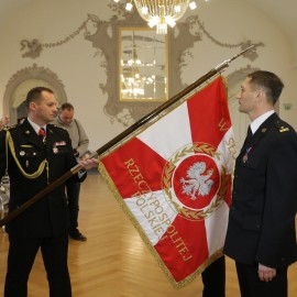 powiększ zdjęcie: Wojciech Huk oficjalnie powołany na komendanta legnickich strażaków