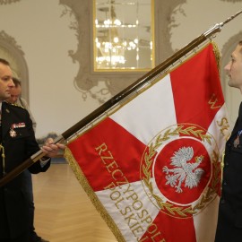 powiększ zdjęcie: Wojciech Huk oficjalnie powołany na komendanta legnickich strażaków