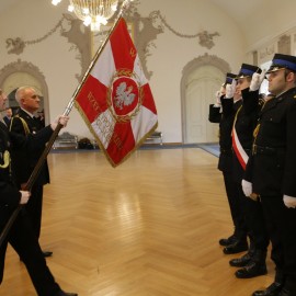 powiększ zdjęcie: Wojciech Huk oficjalnie powołany na komendanta legnickich strażaków