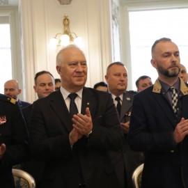 powiększ zdjęcie: Wojciech Huk oficjalnie powołany na komendanta legnickich strażaków