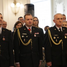 powiększ zdjęcie: Wojciech Huk oficjalnie powołany na komendanta legnickich strażaków