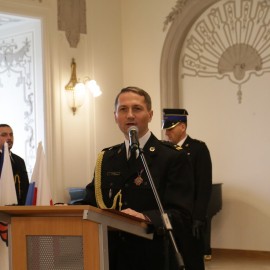 powiększ zdjęcie: Wojciech Huk oficjalnie powołany na komendanta legnickich strażaków