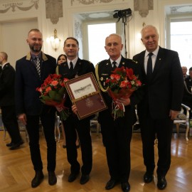 powiększ zdjęcie: Wojciech Huk oficjalnie powołany na komendanta legnickich strażaków