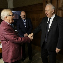 powiększ zdjęcie: Ryszard Białek, wieloletni wiceprezydent Legnicy, przeszedł na emeryturę