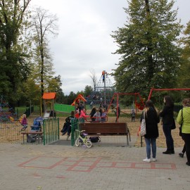 powiększ zdjęcie: Wandale szaleli w kompleksie sportowo–rekreacyjnym przy ul. Oświęcimskiej