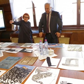 powiększ zdjęcie: Satyrykon 2019. Nagroda specjalna prezydenta dla Norberta Sarneckiego
