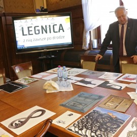 powiększ zdjęcie: Satyrykon 2019. Nagroda specjalna prezydenta dla Norberta Sarneckiego