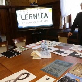 powiększ zdjęcie: Satyrykon 2019. Nagroda specjalna prezydenta dla Norberta Sarneckiego