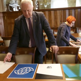 powiększ zdjęcie: Satyrykon 2019. Nagroda specjalna prezydenta dla Norberta Sarneckiego