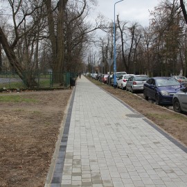 powiększ zdjęcie: Przy al. Orła Białego mamy już nowy chodnik