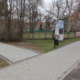 powiększ zdjęcie: Przy al. Orła Białego mamy już nowy chodnik