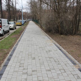 powiększ zdjęcie: Przy al. Orła Białego mamy już nowy chodnik