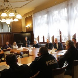 powiększ zdjęcie: Strajk nauczycieli. Uczniowie legnickich szkół otrzymają opiekę