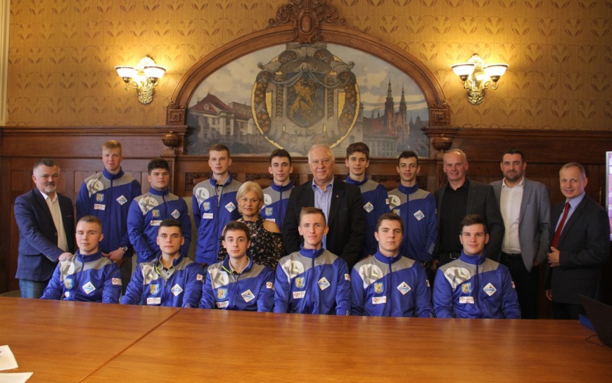 Prezydent podziękował piłkarzom Siódemki Huras za wicemistrzostwo Polski