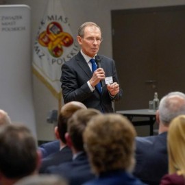 Związek Miast Polskich krytycznie o poczynaniach rządu w oświacie