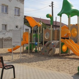 Złodzieje ukradli ławki z placu zabaw przy ul. Smolarskiej