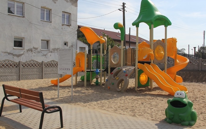 Złodzieje ukradli ławki z placu zabaw przy ul. Smolarskiej
