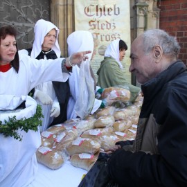 Jałmużniczy chleb, śledź i grosz. Nasza legnicka tradycja, jedyna w kraju