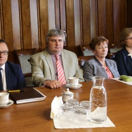 powiększ zdjęcie: Miasto zawarło umowę z Europejskim Bankiem Inwestycyjnym