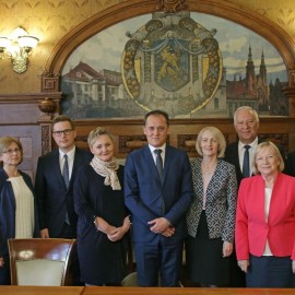 powiększ zdjęcie: Miasto zawarło umowę z Europejskim Bankiem Inwestycyjnym