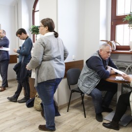 powiększ zdjęcie: Legniczanie bardzo sobie chwalą pracę Biura Obsługi Klienta w Urzędzie Miasta