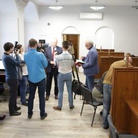 powiększ zdjęcie: Legniczanie bardzo sobie chwalą pracę Biura Obsługi Klienta w Urzędzie Miasta