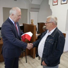 powiększ zdjęcie: Legniczanie bardzo sobie chwalą pracę Biura Obsługi Klienta w Urzędzie Miasta