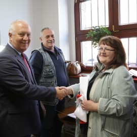 powiększ zdjęcie: Legniczanie bardzo sobie chwalą pracę Biura Obsługi Klienta w Urzędzie Miasta