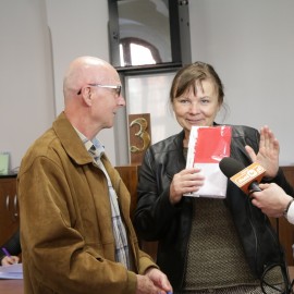 powiększ zdjęcie: Legniczanie bardzo sobie chwalą pracę Biura Obsługi Klienta w Urzędzie Miasta