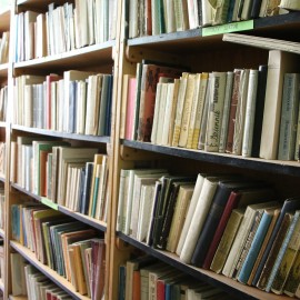 powiększ zdjęcie: Tysiące złotych na zakupy nowych książek do szkolnych bibliotek