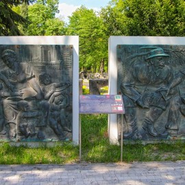 powiększ zdjęcie: Relikty legnickich pomników PRL-u trafiły do lapidarium