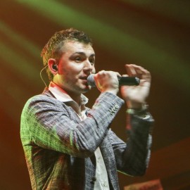 powiększ zdjęcie: Pół wieku z Cantatem. Piłkarze Miedzi i Madrygał zaśpiewają cantatowo