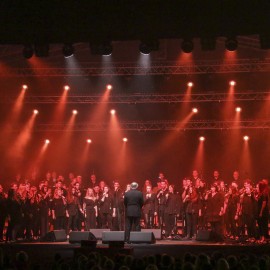 powiększ zdjęcie: Pół wieku z Cantatem. Piłkarze Miedzi i Madrygał zaśpiewają cantatowo