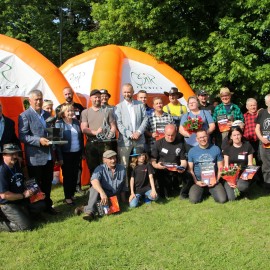 powiększ zdjęcie: Kowale kuli żelazo, legniczanie się bawili, a klucze pojechały do Wrocławia