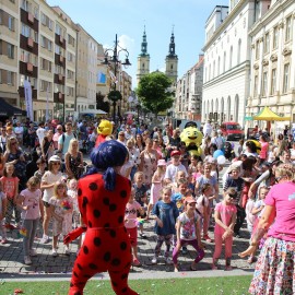 powiększ zdjęcie: Tłumy legniczan na 5. urodzinach Julka. Dzień Dziecka pełen radości