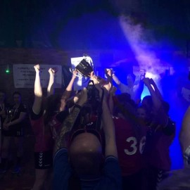 powiększ zdjęcie: Mistrzostwo Polski dla Dziewiątki Legnica. Największy sukces naszych szczypiornistek