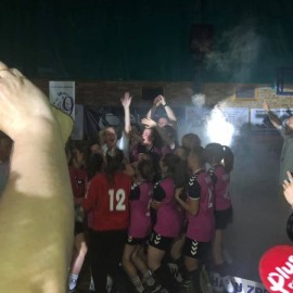 powiększ zdjęcie: Mistrzostwo Polski dla Dziewiątki Legnica. Największy sukces naszych szczypiornistek