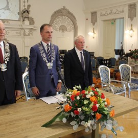powiększ zdjęcie: Wojciech Kowalik Honorowym Obywatelem Legnicy