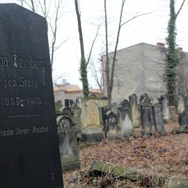 powiększ zdjęcie: Legnickie Spacery Historyczne. W niedzielę poznamy cmentarz żydowski