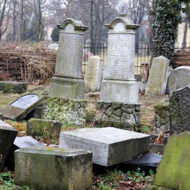 powiększ zdjęcie: Legnickie Spacery Historyczne. W niedzielę poznamy cmentarz żydowski
